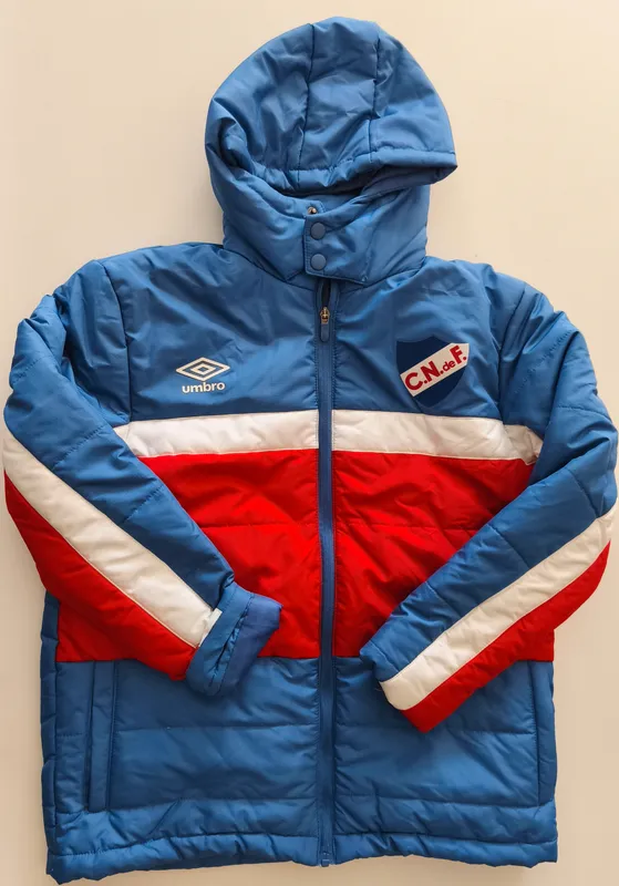 Campera naciona. umbro. talle: 12. (NUEVA)