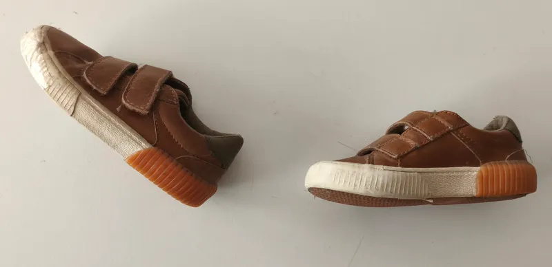 Zapatillas. Zara. Talle: 22. 