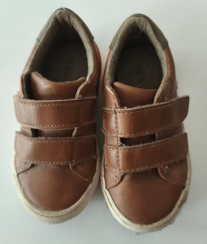 Zapatillas. Zara. Talle: 22. 