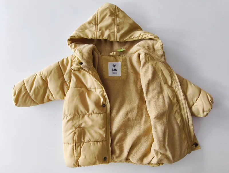 campera. Bas. Talle: 9 - 12 meses. 