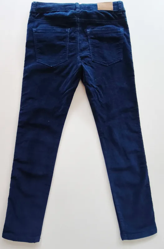 Pantalón de pana aterciopelado. Zara. Talle: 9-10.
