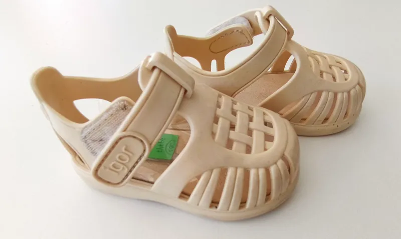 Sandalias de goma. igor. talle: 19