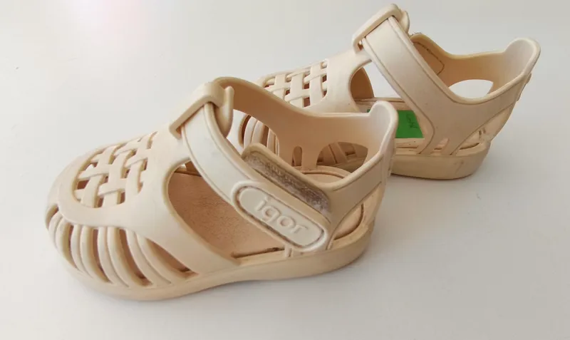 Sandalias de goma. igor. talle: 19