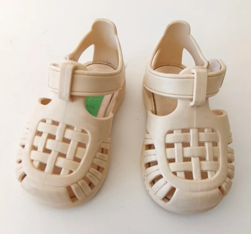 Sandalias de goma. igor. talle: 19