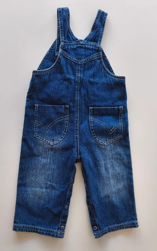 Enterito de jean. Talle: 12 - 18M.