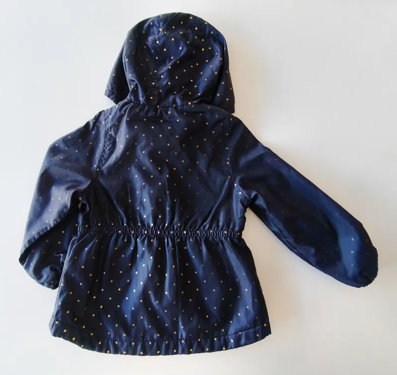 Campera. Oshkosh. Talle 24 meses.