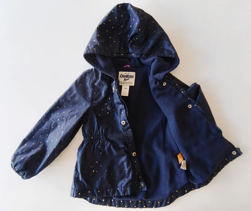 Campera. Oshkosh. Talle 24 meses.