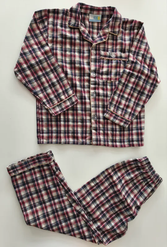 Pijama dos piezas cuadrillé en tonos azules, bordó y beige