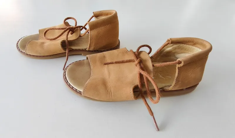 Sandalias. de la paz petit. talle: 31 eur.