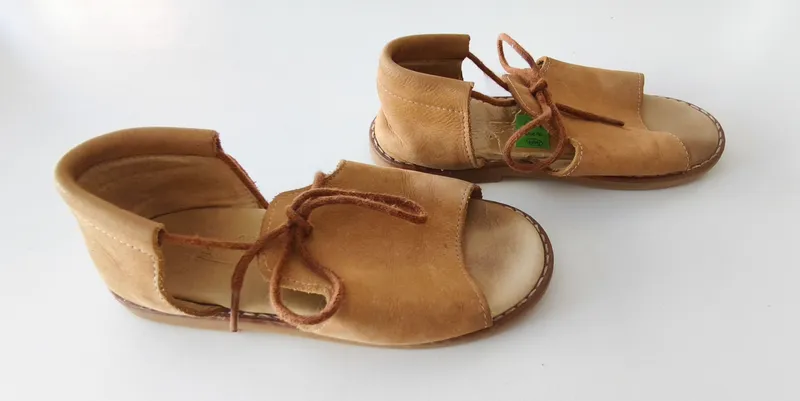 Sandalias. de la paz petit. talle: 31 eur.