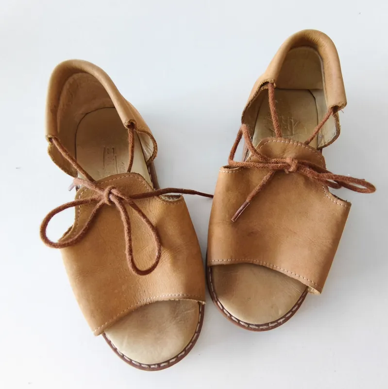 Sandalias. de la paz petit. talle: 31 eur.