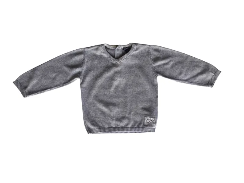 buzo tejido gris cuello en v