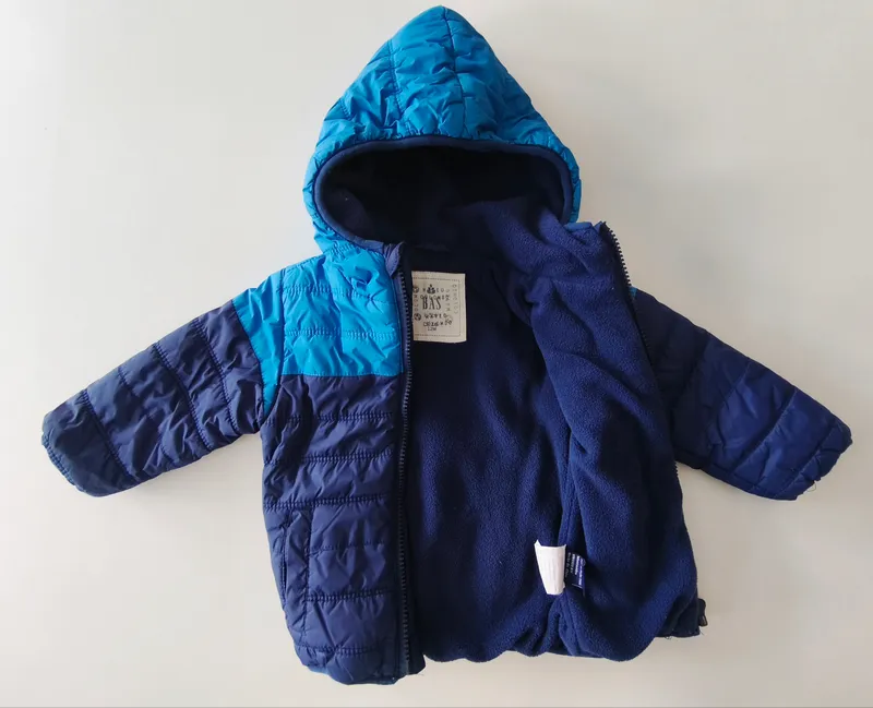 Campera. Bas. Talle: 12 meses. 