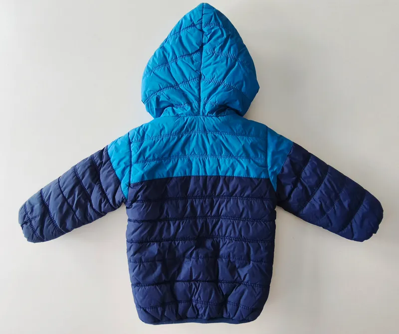 Campera. Bas. Talle: 12 meses. 
