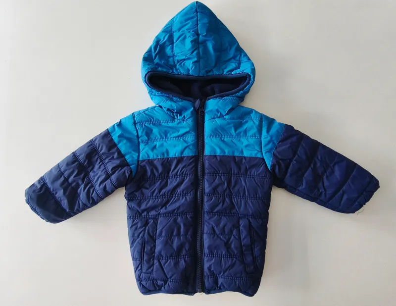 Campera. Bas. Talle: 12 meses. 