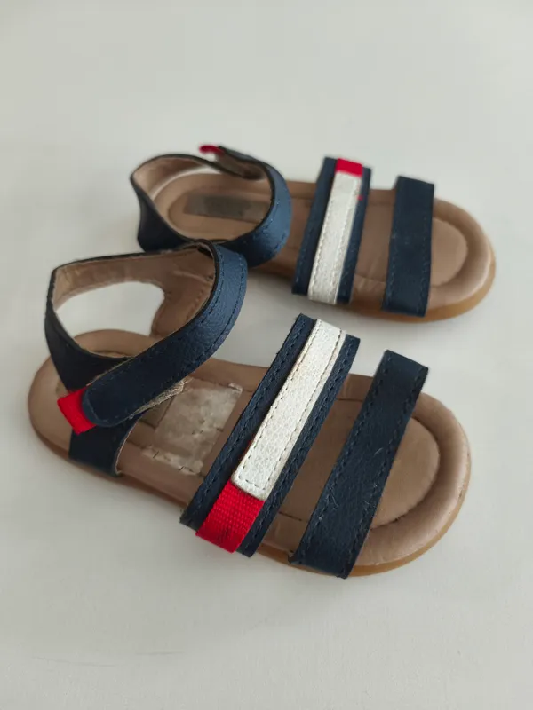 Sandalias. Sonho de crianza. Talle: 22. 