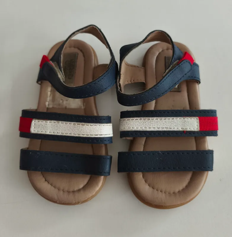 Sandalias. Sonho de crianza. Talle: 22. 