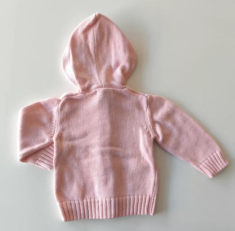 saco tejido rosado. Bas. Talle 6 meses.