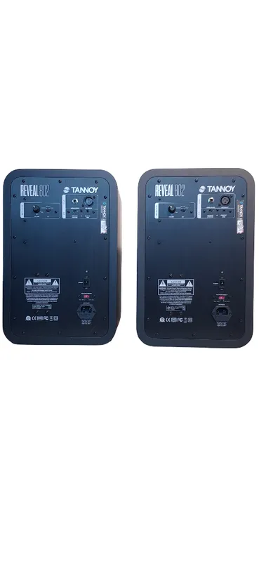 Monitores tannoy reveal 802 par