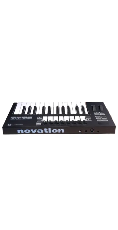 CONTROLADOR MIDI NOVATION LAUNCHKEY 25 MK3