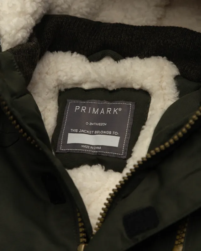 Campera con capucha y corderito primark