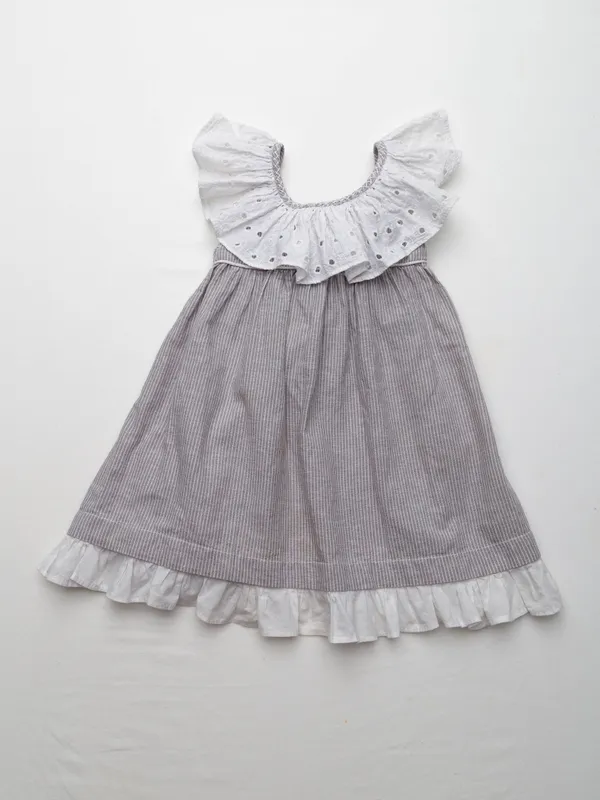 Vestido cuello broderie