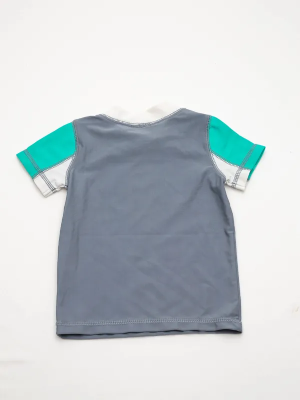 Conjunto remera y short de baño carters
