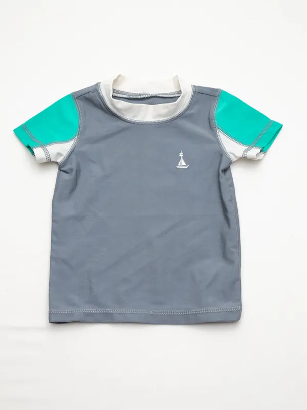 Conjunto remera y short de baño carters