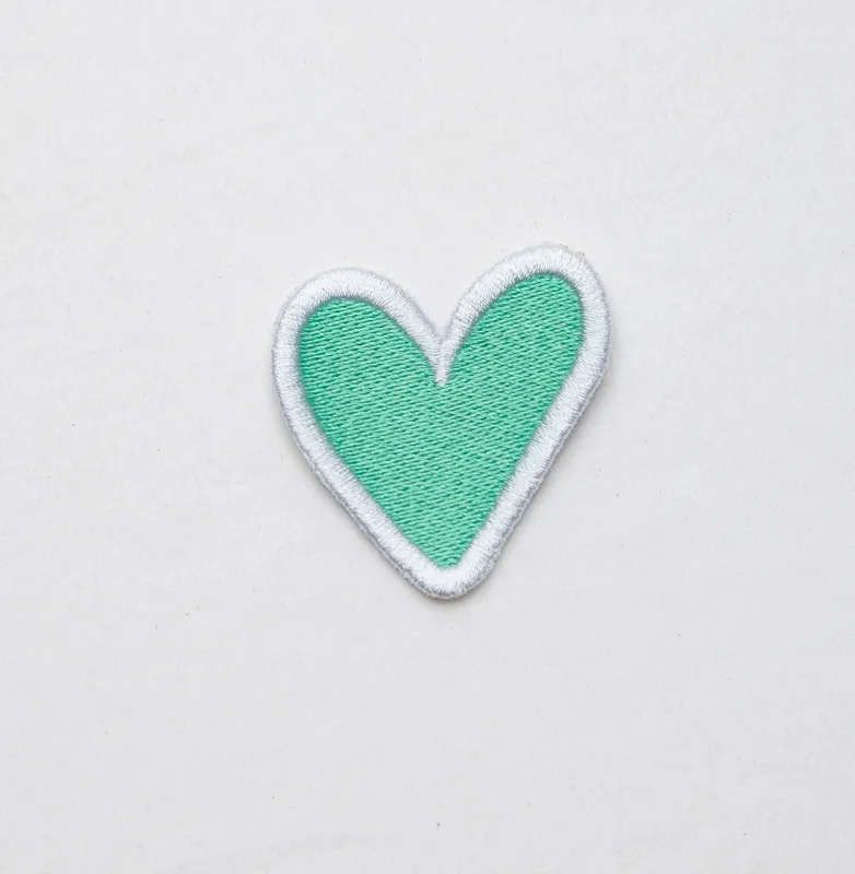 Parches muda corazón verde