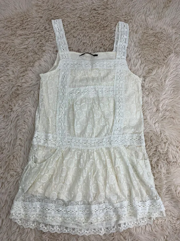 Vestido blanco con encaje akiabara t2
