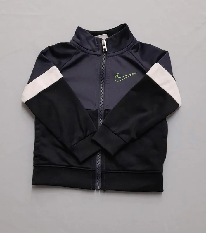 Campera nike 18m