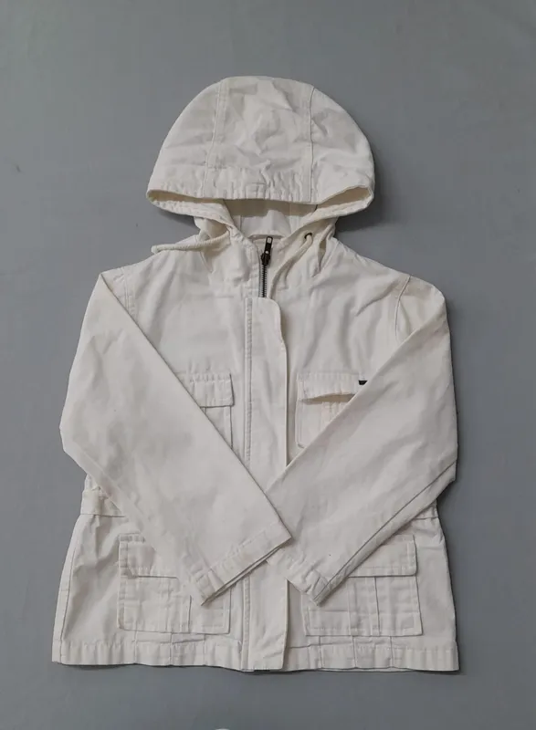 Chaqueta con capucha blanca baby cottons 6