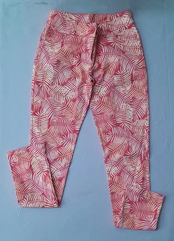 Pantalon fondo fucsia hojas - talle 38