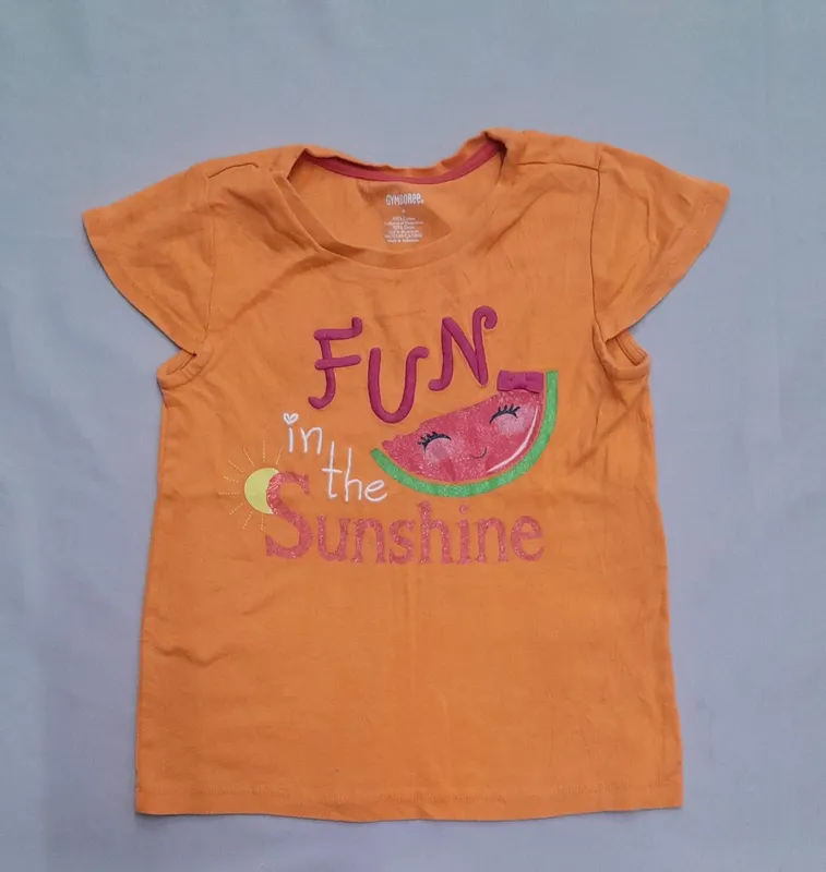 Remera naranja estampada brillos 6t