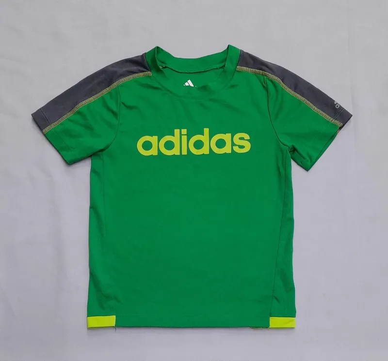 Remera adidas talle 5 deportiva