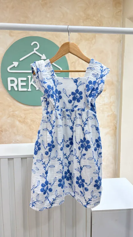Vestido azul y blanco zara 5-6 años