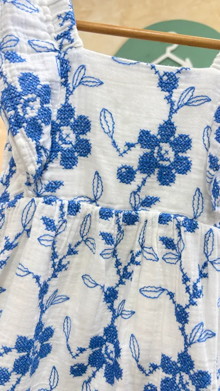 Vestido azul y blanco zara 5-6 años