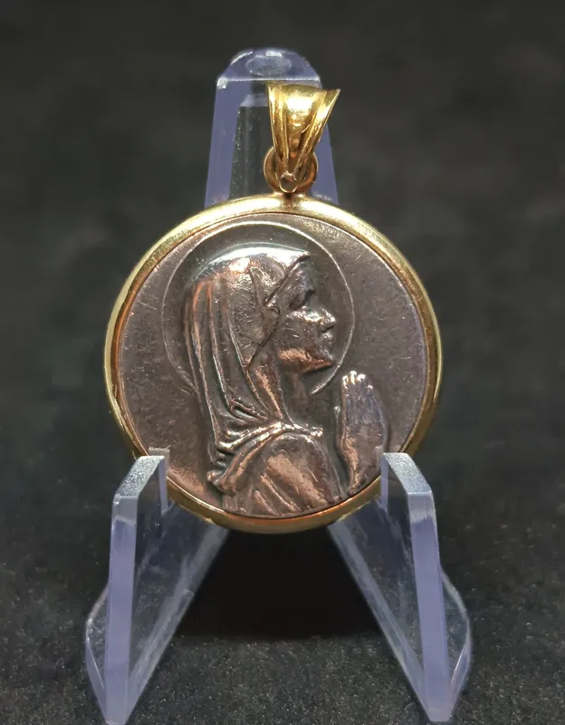 Medalla virgen plata 900 y oro 18k