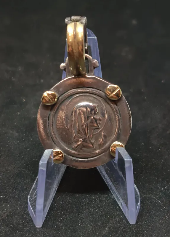 Medalla virgen niña diseño italiano plata y oro