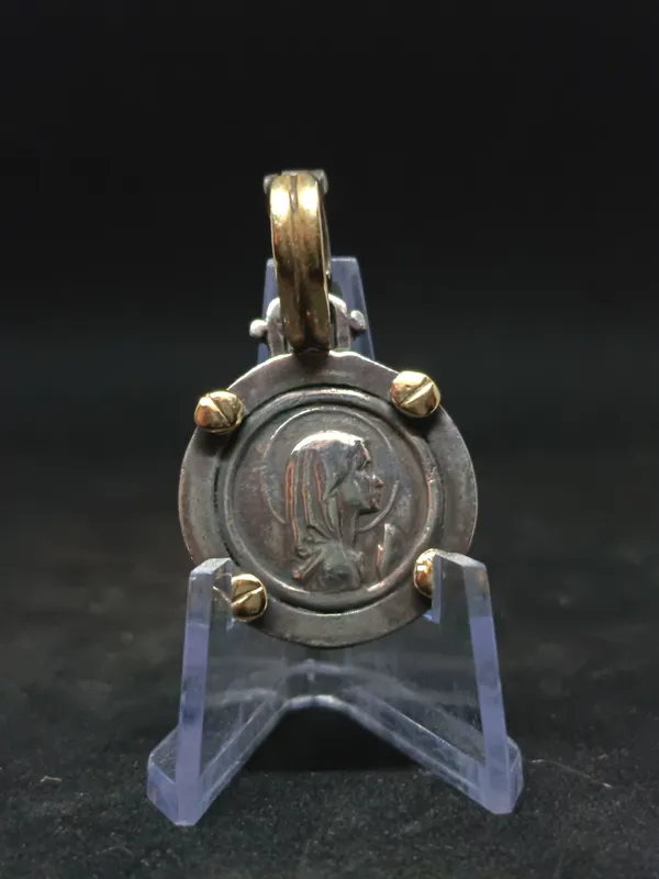 Medalla virgen niña diseño italiano plata y oro