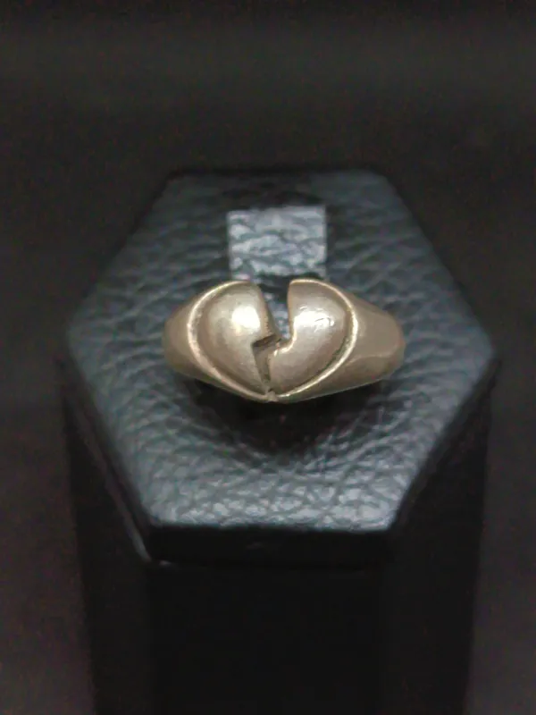 Anillo de plata fisonomia corazon roto