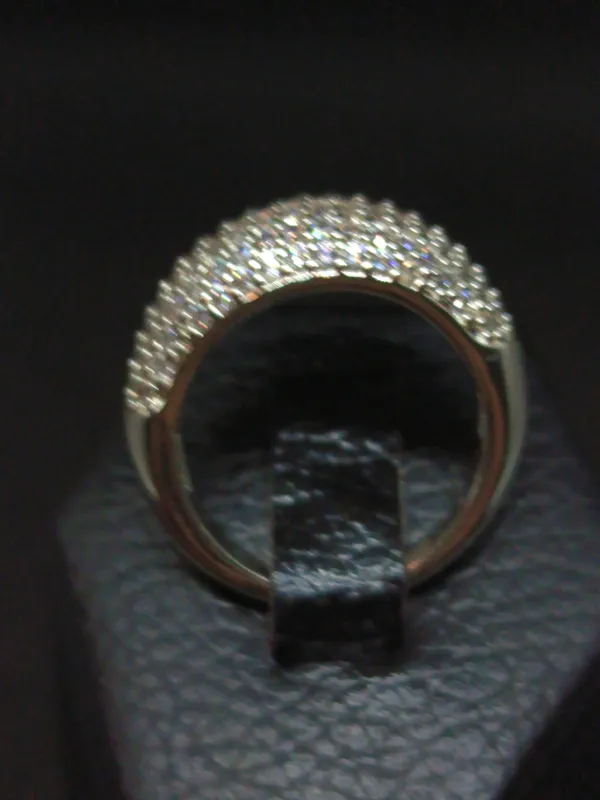 Anillo bañado en plata con marquesitas o circonias
