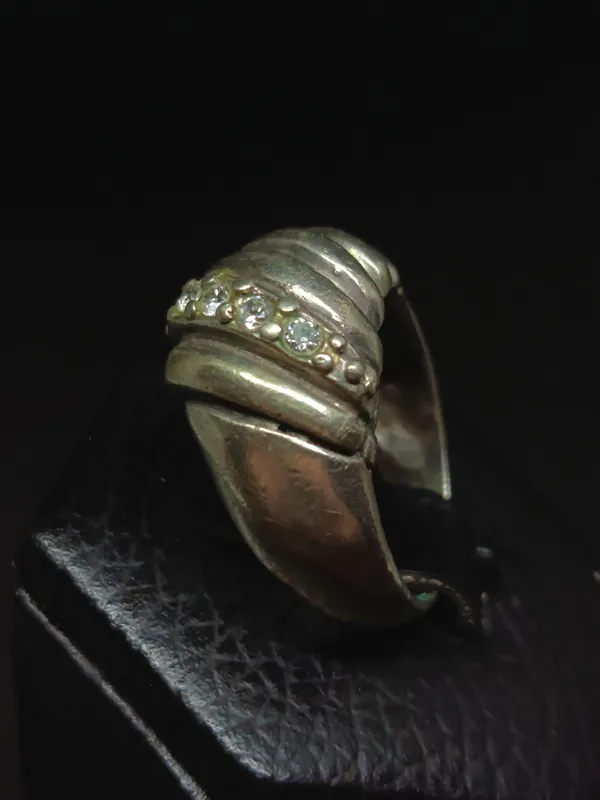 Anillo de plata con diseño