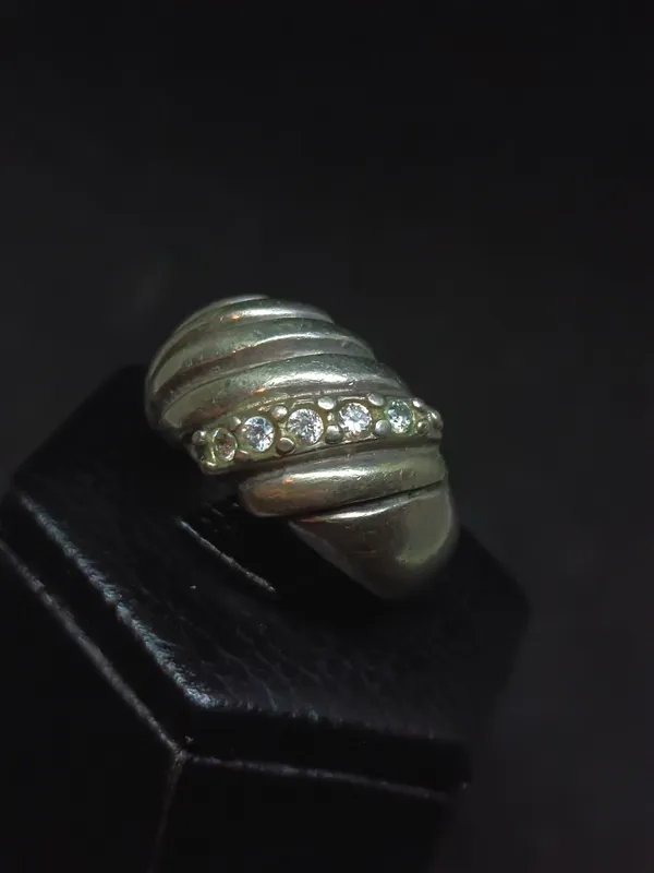 Anillo de plata con diseño
