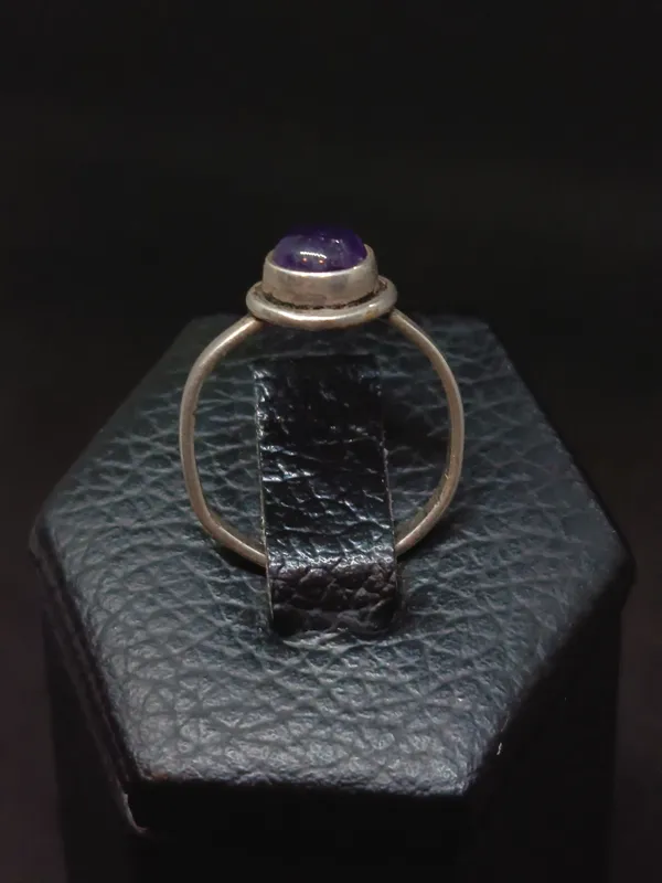 Anillo de plata 925 con amatista cabullon