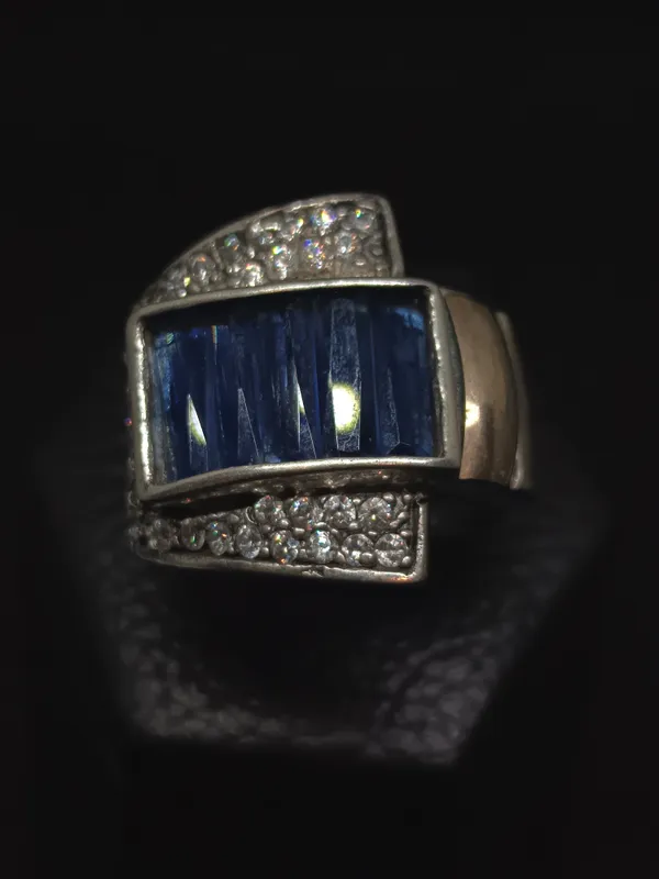 Anilo de plata con piedras azules tipo baguette