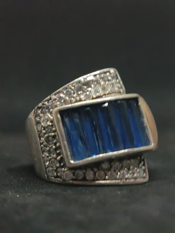 Anilo de plata con piedras azules tipo baguette