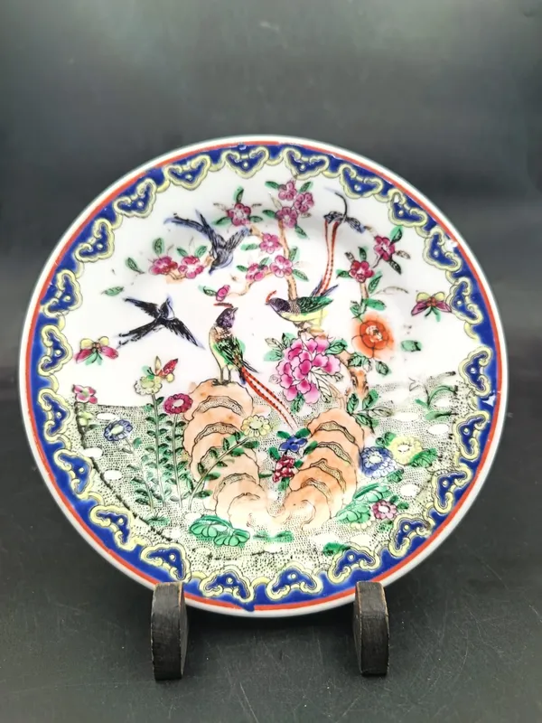 Plato porcelana china con motivos aves y flores