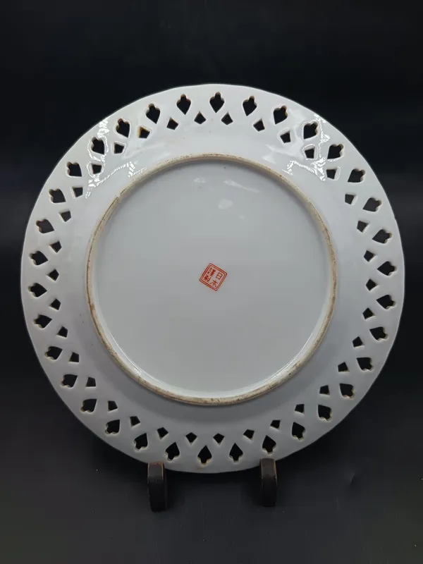 Plato decorativo chino calado