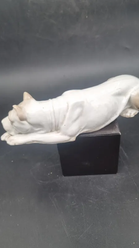 Figura perro de porcelana